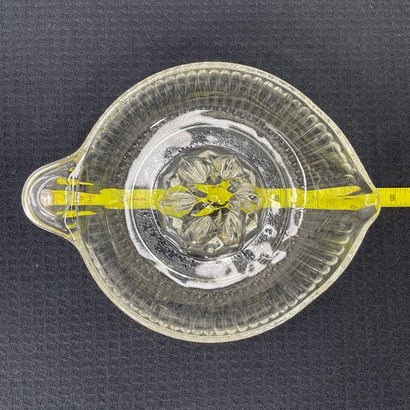 Vintage Clear Glass Hand Juicer Reamer Orange Lemon Citrus Juicer - Large - Picture 8 of 10